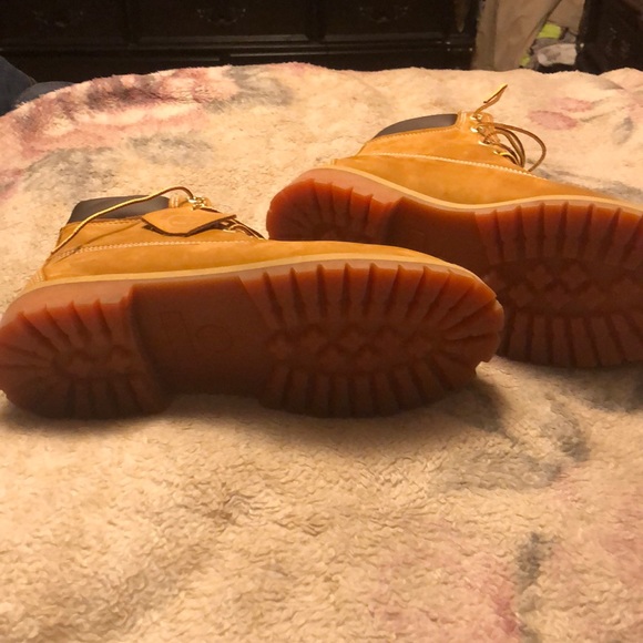 Timberland 🥾 M/M Junior with Box - Picture 2 of 3